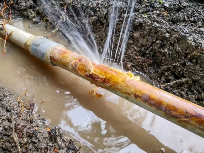 Burst-Pipes-Gold-Coast-696x522.jpg